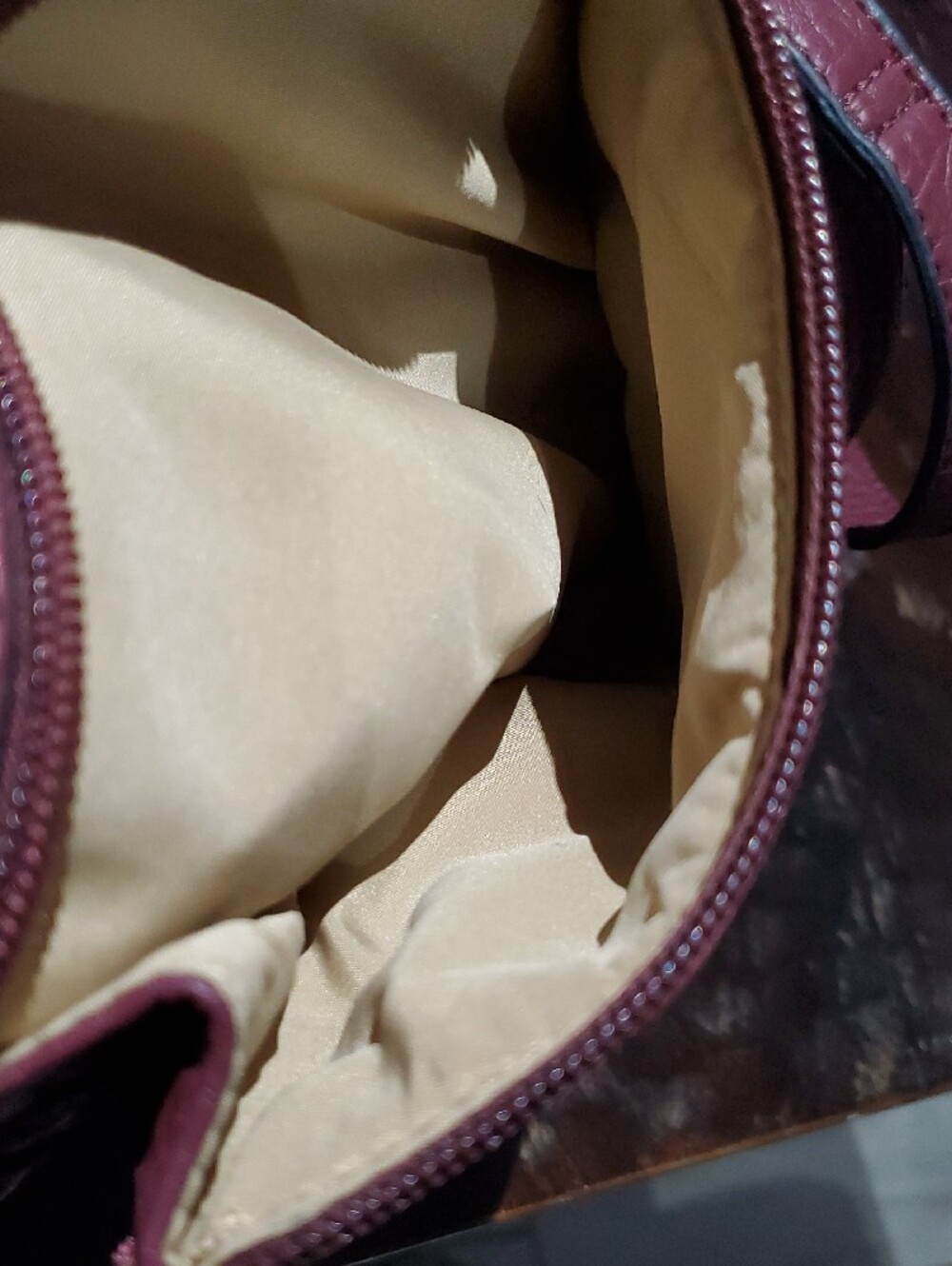 Giani Bernini Plum Textured Leather Crossbody with Logo Medallion Casual Vacay - Picture 14 of 14